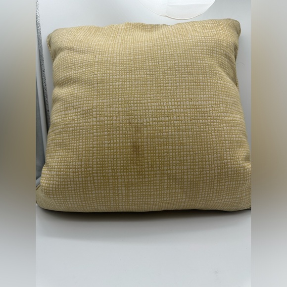 ASHLEY FURNITURE PILLOWS - Picture 13 of 16